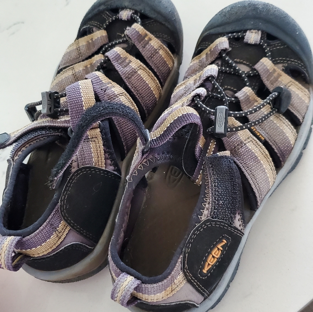 Boys keen sandals